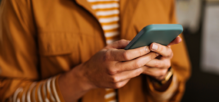 Blog covering how to close apps on iPhone and Android (2025 Guide)